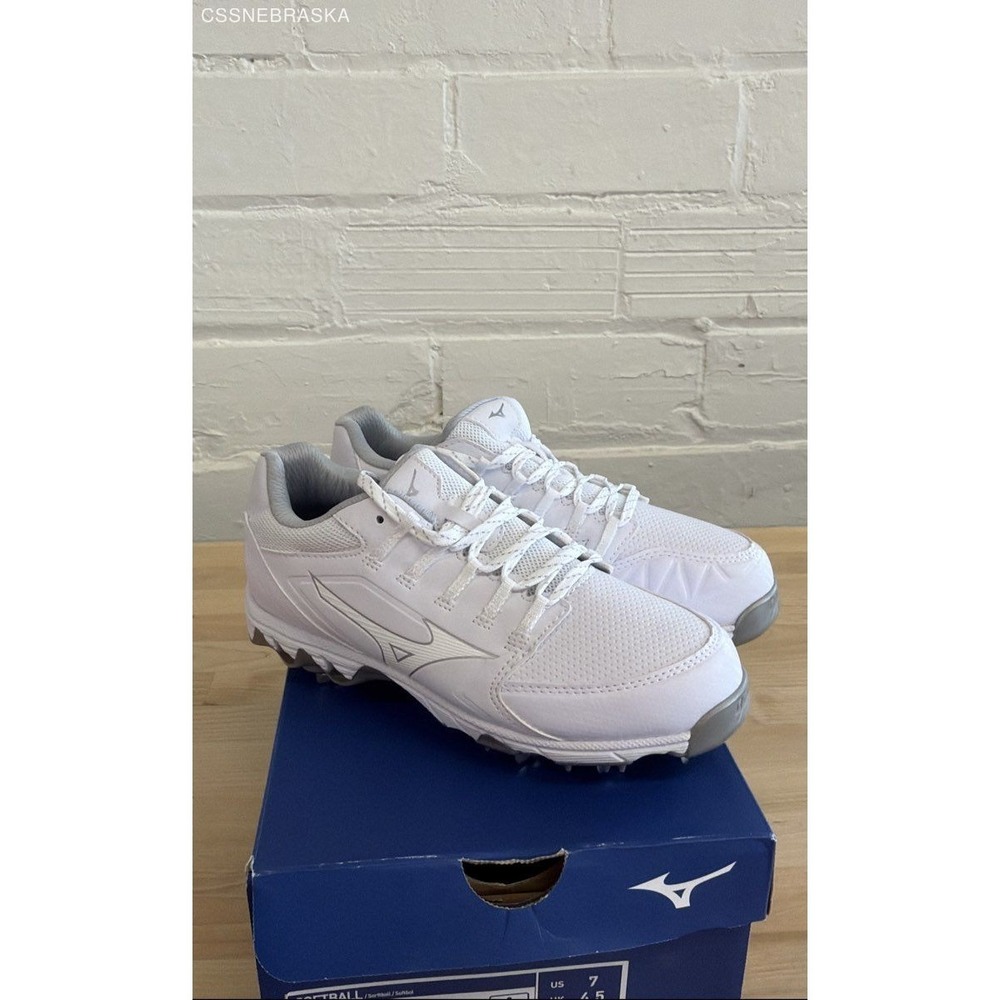 Mizuno White 9-Spike Swift 6 Low Women's Metal Softball Cleats - Size 7 - Picture 4 of 8